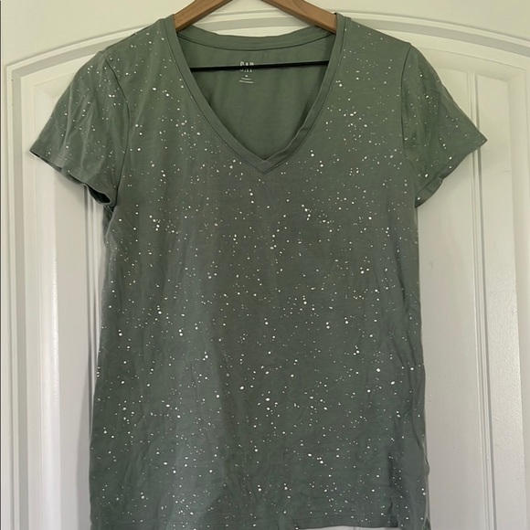 GAP  T-Shirt  V-Neck Medium - Picture 1 of 2